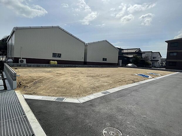 東側２区画/広々とした区画で夢のマイホームが実現できます。保育施設や小学校、公園も近いので、のびのびと子育てできること間違いなし！