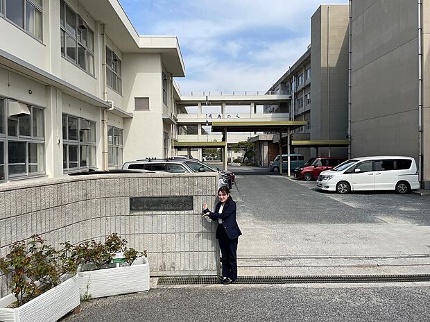 幸千中学校(約2,300m)