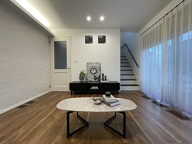 【LDK】南側に解放感のある窓を設置しています!