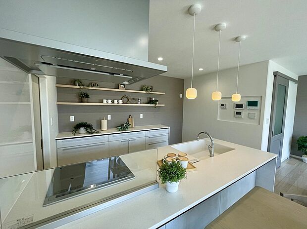 オープン型のキッチンでLDK全体が見渡せます。