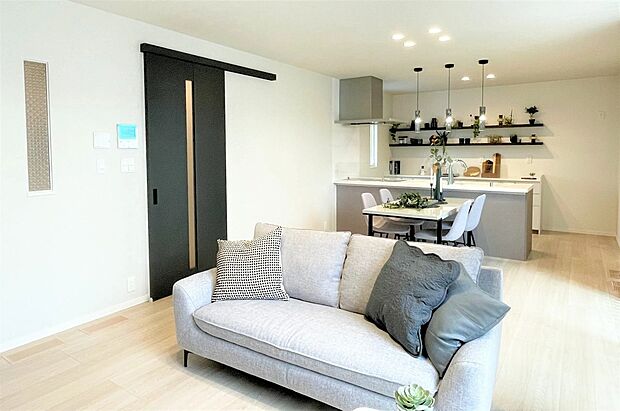 家族のつながりを感じられるLDK。