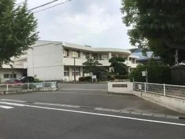 新居浜小学校（約850m）