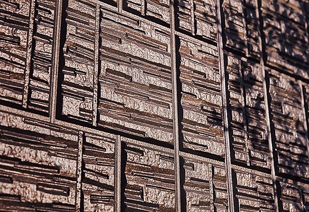 【ジオマイト外壁】(1)石素材をモチーフとした重厚感のある外壁。
(2)彫りの深みによる重厚な陰影感と美しさ。
(3)時間帯や季節による光の違いで表情が変化。