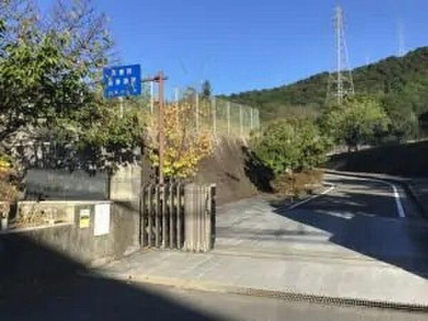 桑原中学校(約1,020m)