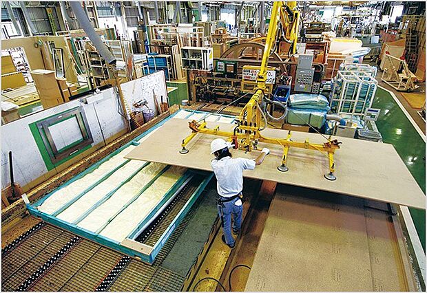 【工場生産（2×6）】設計どおりの強さ・品質を約束する家づくり。