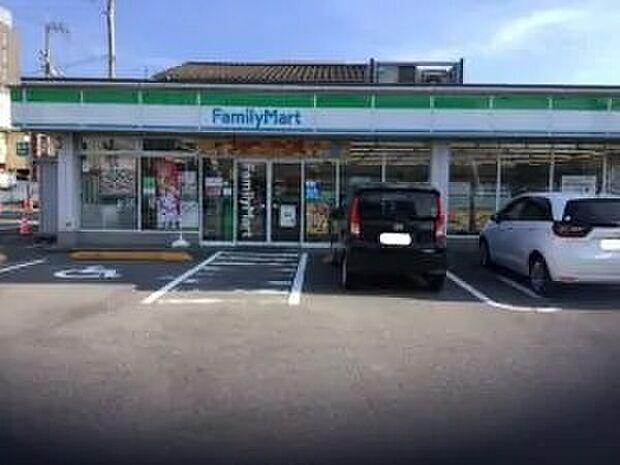 ファミリーマート新居浜徳常町店（約490m）