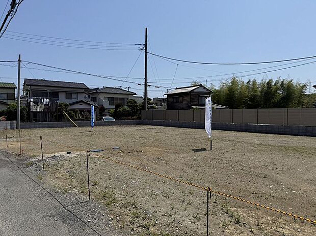 河原子海水浴場まで徒歩10分。海風を感じる穏やかな街です（25年6月撮影）