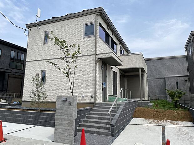 【価格改定】No.2/外観(25年7月撮影)
鉄骨系ユニット工法
設備:太陽光発電5.56kW、蓄電池12.0kWh