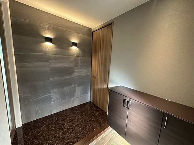 【スマートハイムプレイス中館IINo2】玄関ホール(2025年11月撮影)