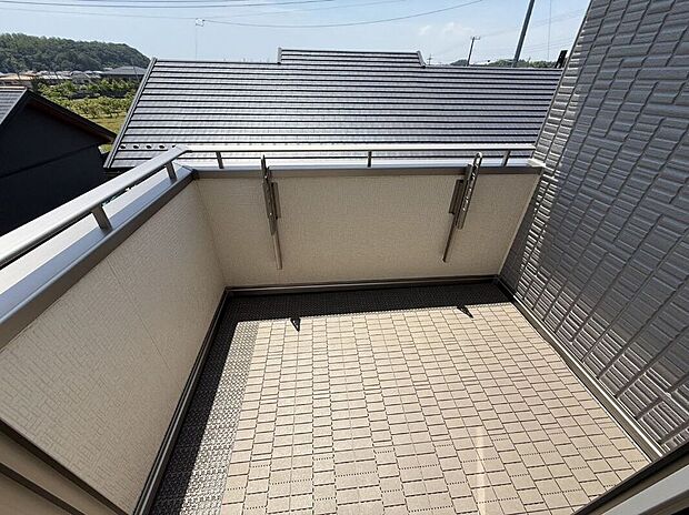 【No.2/バルコニー】日当たり良好なバルコニー(25年7月撮影)