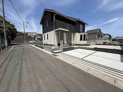 No.1／外観と前面道路