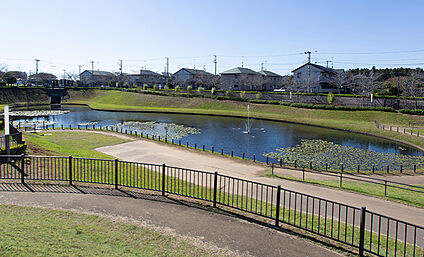 本郷親水公園 約770m～850m(徒歩10分～11分)