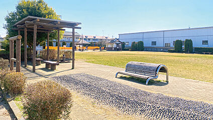 稲吉ふれあい公園 約910m(徒歩12分)