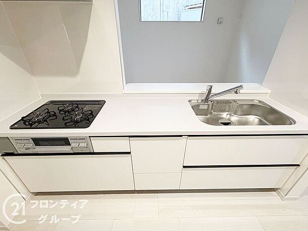 お手入れが楽に行える換気扇やステンレスワークトップは毎日お料理する奥様の味方!