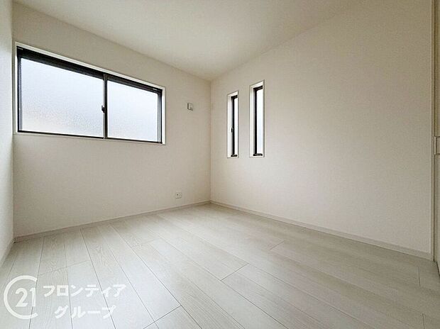 室内はシンプルな仕様となっており、それぞれの好みに合わせたインテリアで、趣味に合わせてレイアウトしやすくなっております。