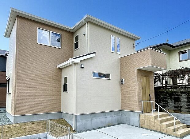 【1号棟】現地外観写真＼当社は年中無休でご案内可能／水曜日や祝日、年末年始も休まず営業！お仕事の予定を無理に変えなくともご案内、ご相談が可能です！お気軽にお問い合わせください♪