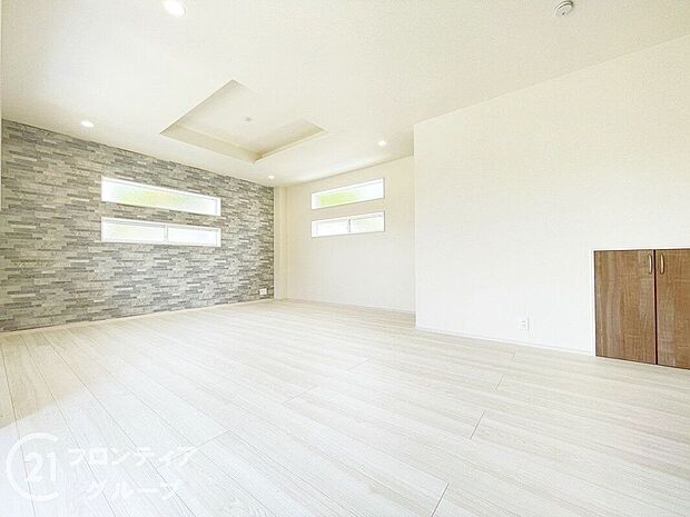 天井の中央部分を周囲より一段高くとった折上天井です。開放感があり、部屋が広く感じます！