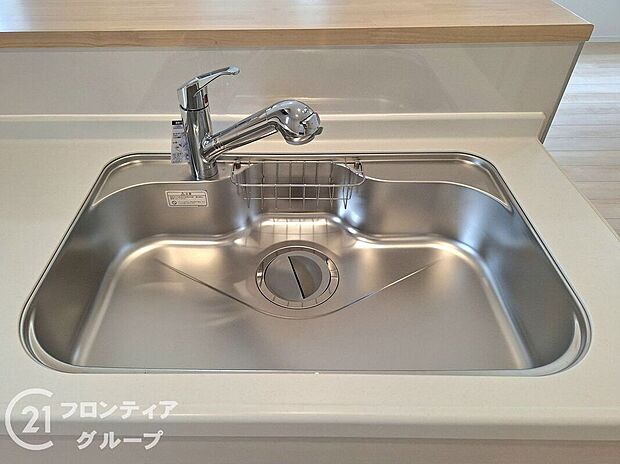 【その他設備】蛇口の先端に浄水器を内蔵。場所をとらない浄水器です。