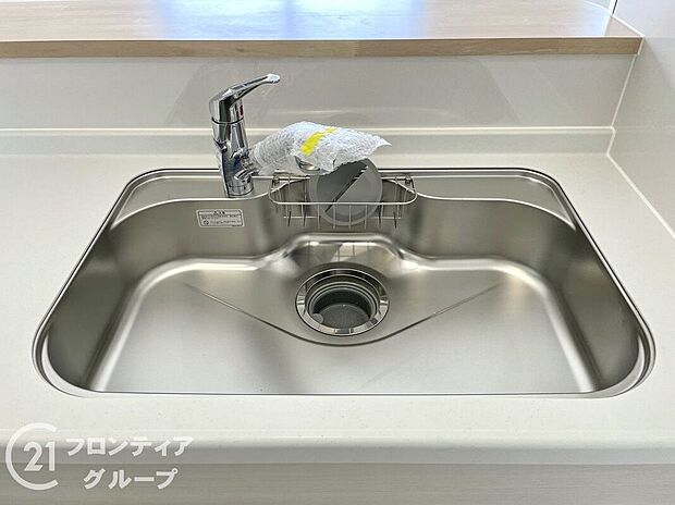 【その他設備】蛇口の先端に浄水器を内蔵。場所をとらない浄水器です。