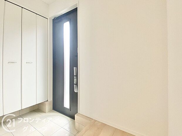 【玄関】玄関は防犯性の優れたダブルロックドアです！