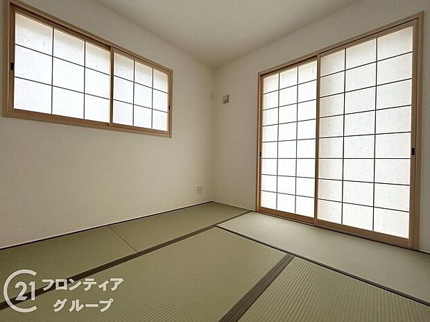 【室内】タタミスペースの押入れは、季節のものやお子様のおもちゃなどたくさん収納しておける便利なスペースです！