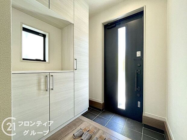 【玄関】玄関は防犯性の優れたダブルロックドアです！