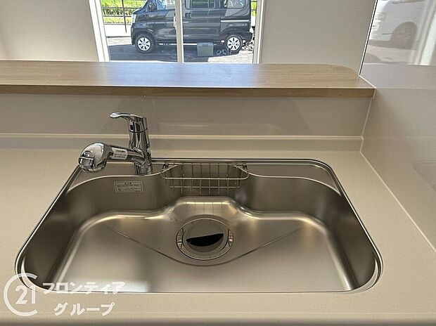 【その他設備】蛇口の先端に浄水器を内蔵。場所をとらない浄水器です。