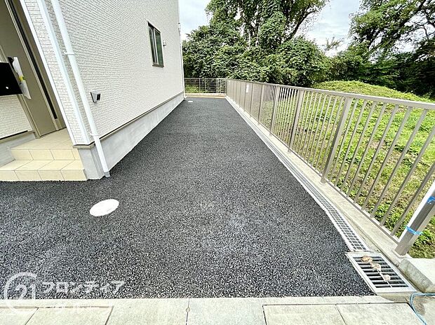 【駐車場】駐車場完備で、車をお持ちの方も安心して利用できる便利で快適な環境が整っており、日常の移動がスムーズです!