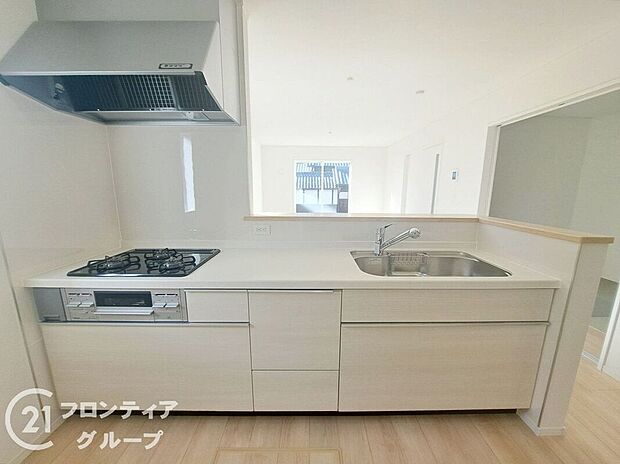 【キッチン】お手入れが楽に行える換気扇やステンレスワークトップは毎日お料理する奥様の味方!