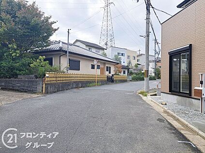 前面道路含む外観