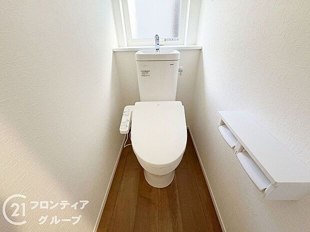 【トイレ】トイレは1階と2階の2カ所に設置!階段を上り下りせずに使用できるので、高齢の方にも安心です!