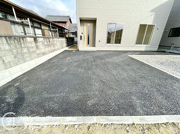 【駐車場】現地写真更新!現地の説明はもちろん、モデルハウスご見学も可能!同社施工物件をご見学していただきますので、実際に使用される設備やお家の雰囲気などをご確認ください