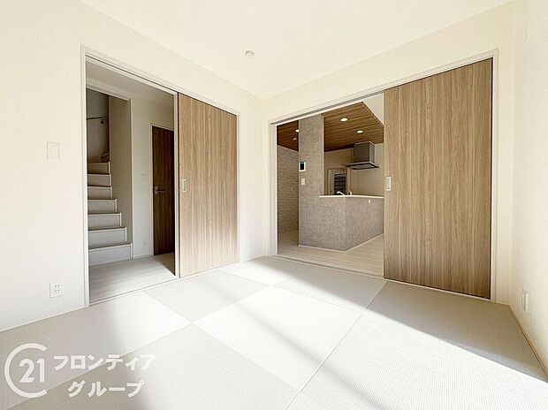 【子供部屋】新しい畳の香りのする和室は、使い方色々。客室やお布団で寝るときにぴったりの空間ですね。