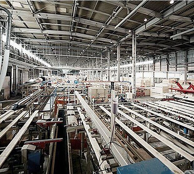 【その他】◆工業化・分業化で建てる、高品質住宅◆工場で建築資材を製造するフルプレカットを採用。一棟一棟微妙に異なる資材までも、できる限りプレカットすることで住宅品質の均一化を図っています。