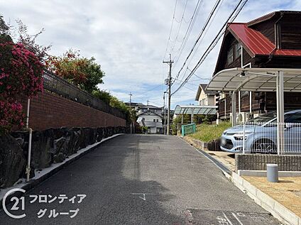 前面道路含む外観