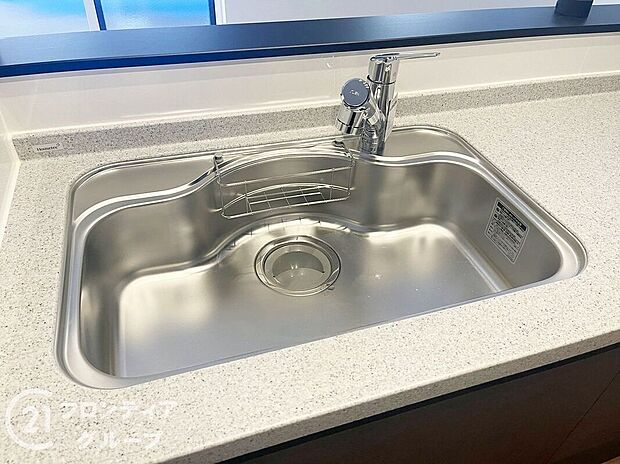 【その他設備】お鍋やホットプレートもすっぽりと入るワイドシンク