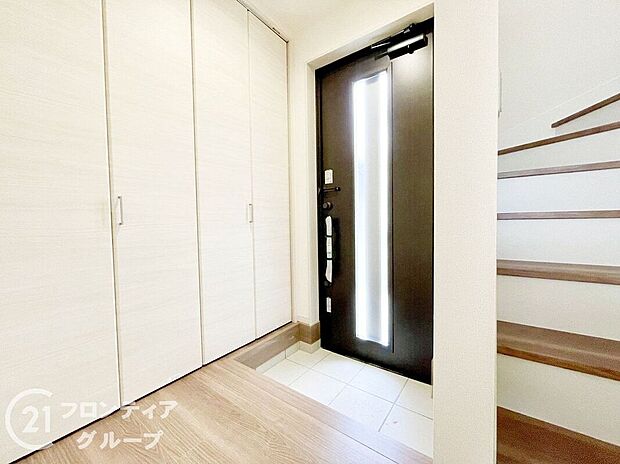 【玄関】玄関は防犯性の優れたダブルロックドアです！