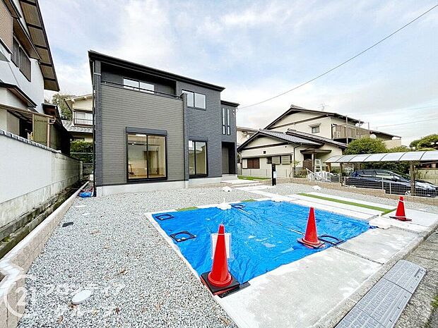 【駐車場】お車５台駐車可です！