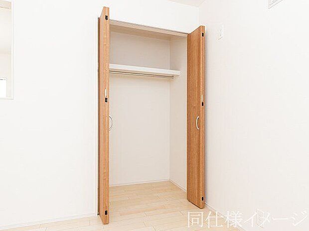 【同仕様画像 (その他内観)】\同仕様写真/各室に収納スペ―スがありますのでお部屋スッキリ片付きますね