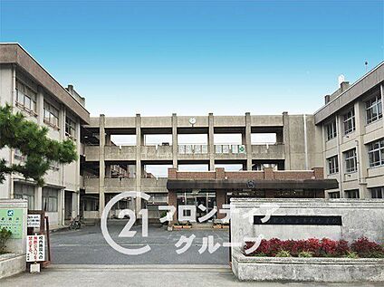 大和郡山市立平和小学校 940m
