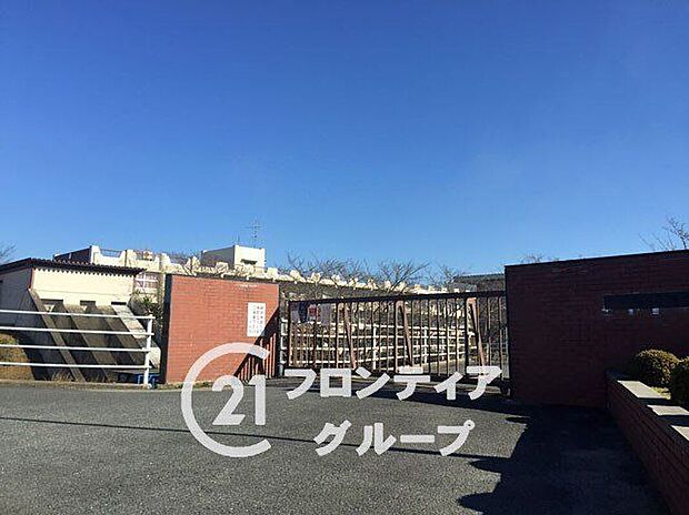 大和郡山市立郡山西中学校(約1,950m)