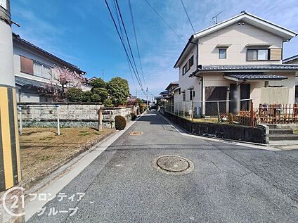前面道路含む外観
