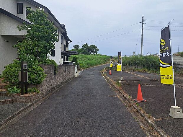 【前面道路含む外観】【現地前道】センチュリーグループにて全国規模の表彰経験多数あり！当社が自信をもってお客様にピッタリの物件をご提案いたします【不動産のプロにお任せください！】