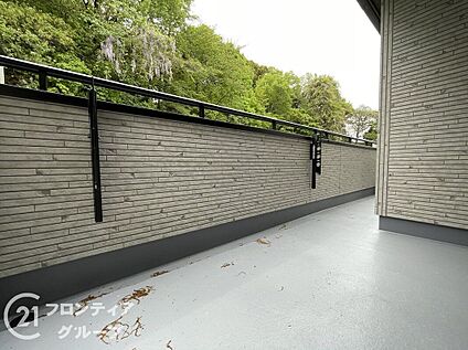 前面道路含む外観