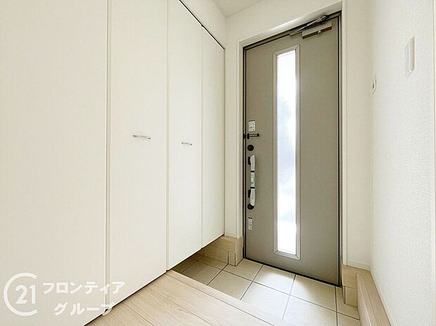 【玄関】玄関は防犯性の優れたダブルロックドアです！