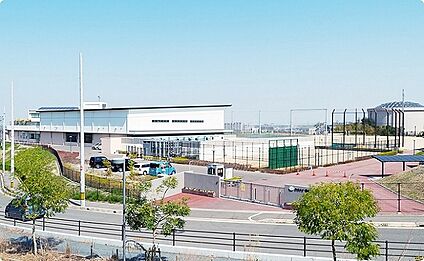 市立南松尾はつが野学園 現地から456m～480m。(徒歩6分。(最長))