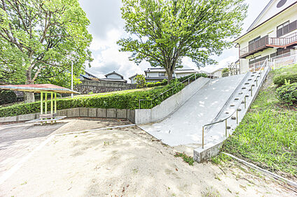 津々山台4号公園 現地から410m～420m。(徒歩6分。(最長))