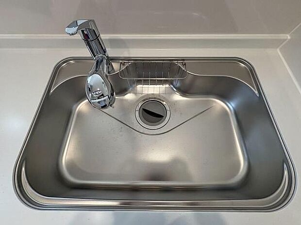 【◆浄水器付きキッチン水栓◆】浄水機能付き水栓で、いつでも手軽に安心・安全な水を利用できます。料理や飲み水に使えるろ過された清潔な水がすぐに手に入り、毎日の暮らしをしっかりサポートします。