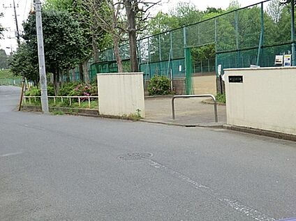 めじろ台東公園 223m(徒歩3分)