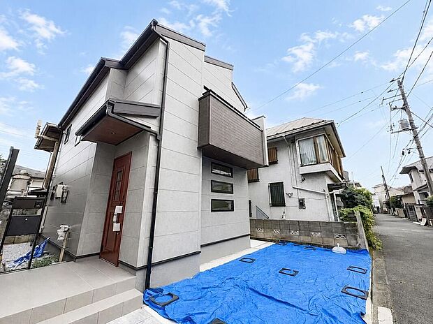 【前面道路含む現地写真】最寄り駅まで徒歩10分以内の使いやすい立地。無理なく歩いて駅にアクセスできる距離感は、毎日の通勤・通学を快適にし、日常生活の利便性を高めます。
